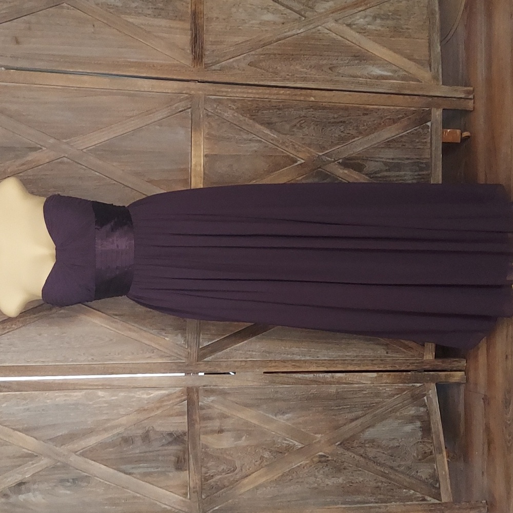 Bill Levkoff, Strapless,  Chiffon Dress. Size 12, Color purple/wine